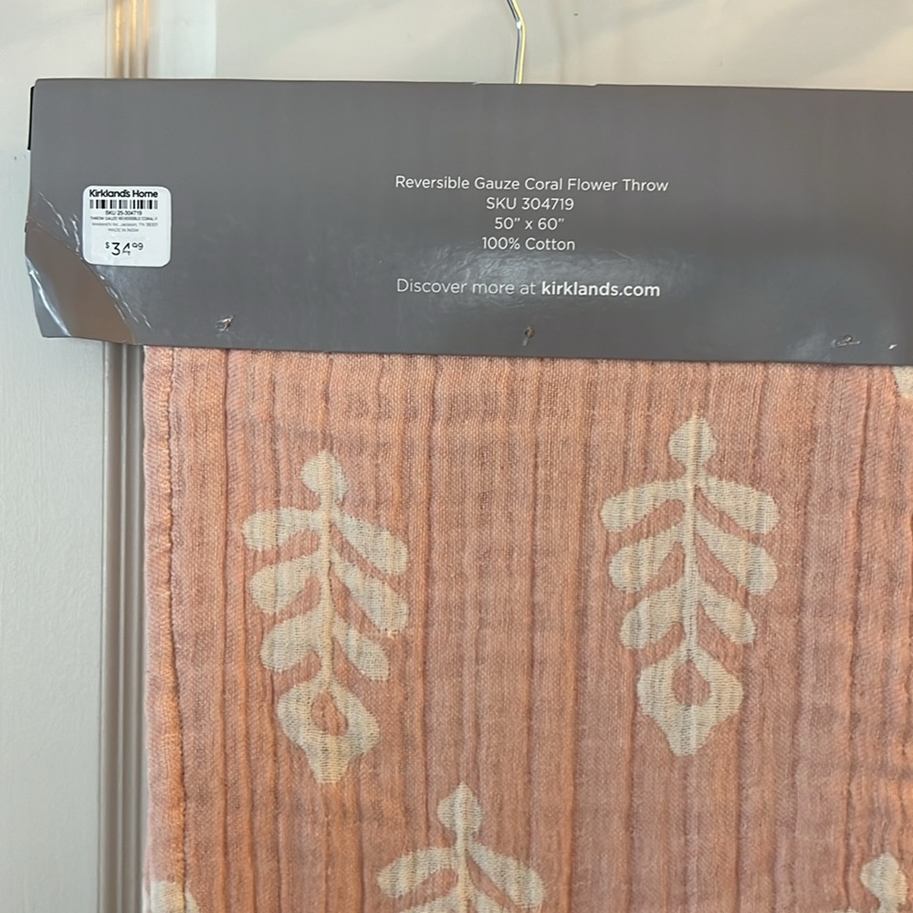 NWT Kirklands
Our Coral Flower Reversible Gauze Throw - Picture 5 of 8